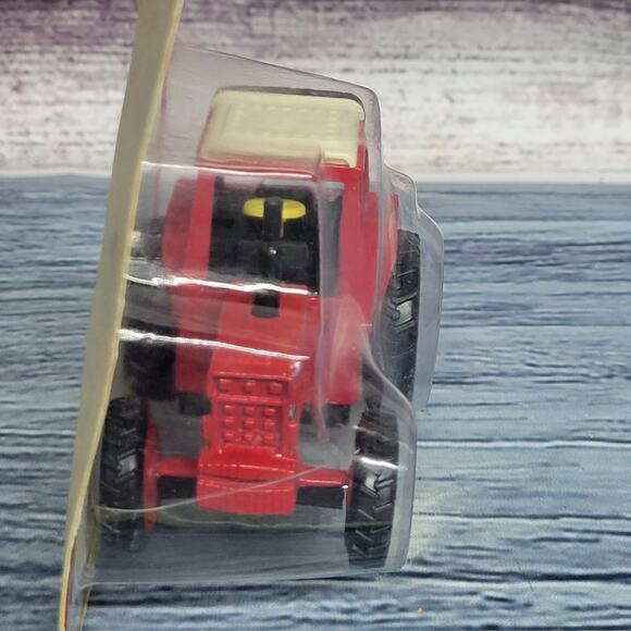 Vintage Unbranded die-cast pull and go red/white farm tractor sealed 1/43 scale - Picture 5 of 8